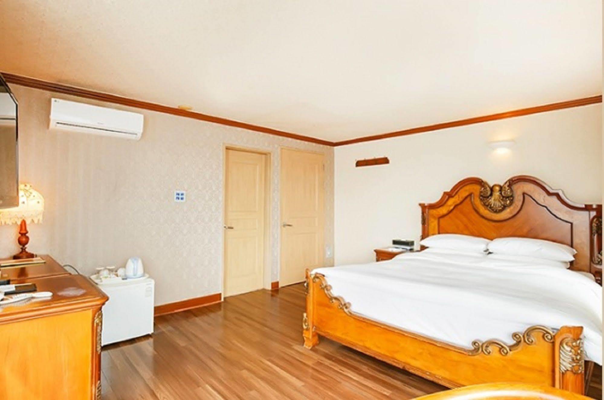 Hotel Castle Beach Пусан Экстерьер фото