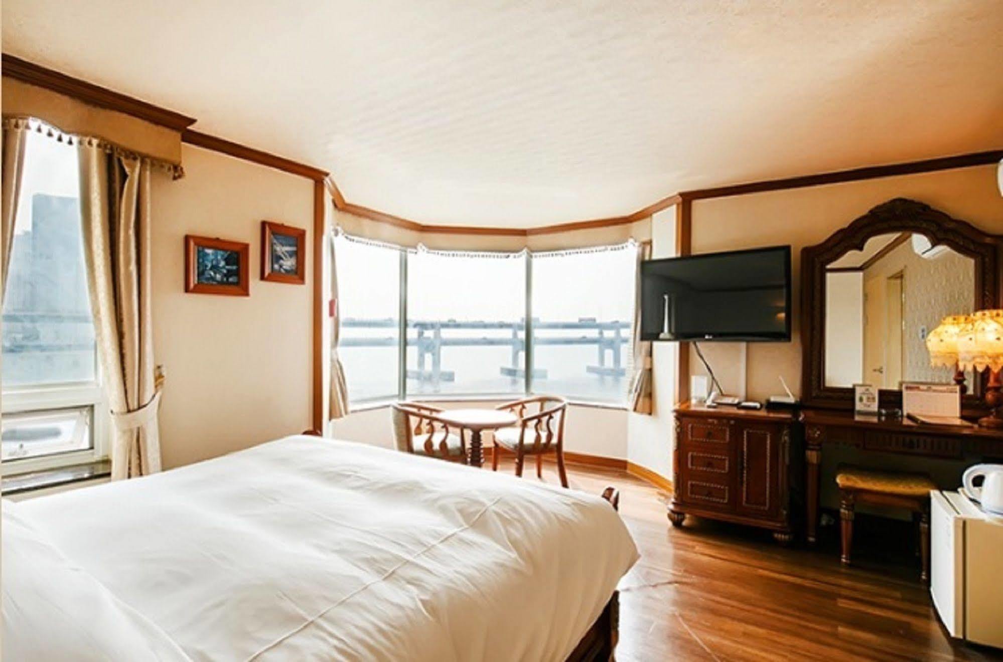 Hotel Castle Beach Пусан Экстерьер фото